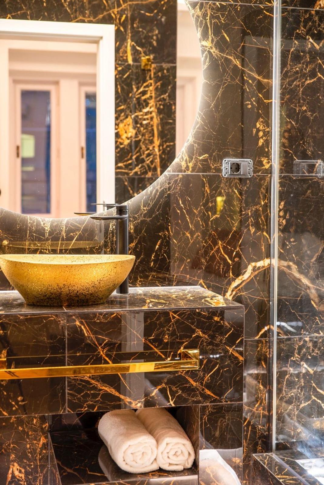 Apartamento Vip Jacuzzi Luxury Budapest Exterior foto