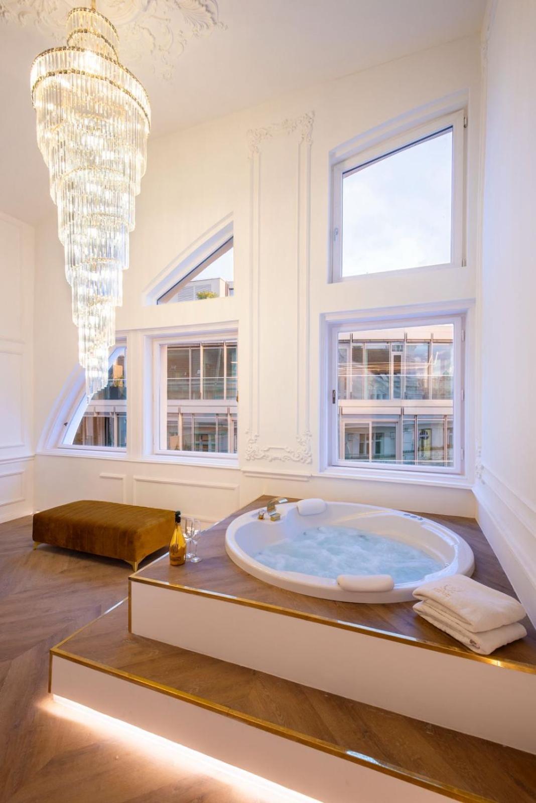 Apartamento Vip Jacuzzi Luxury Budapest Exterior foto